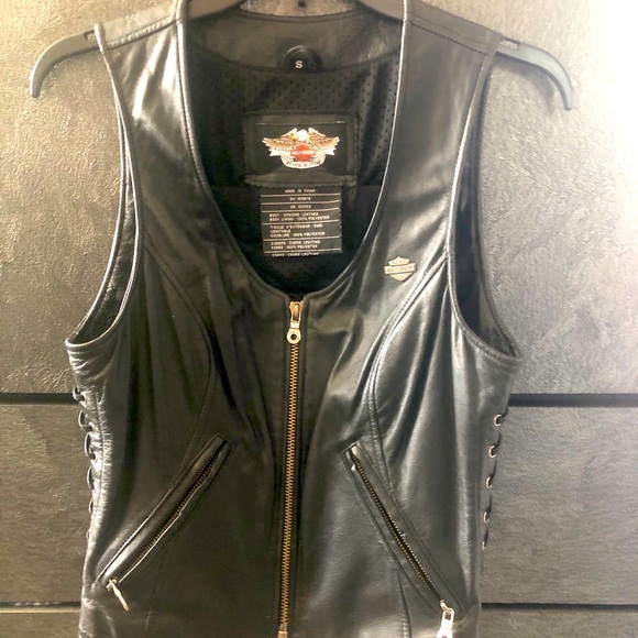 Woman’s Genuine Harley Davidson leather vest - Picture 1 of 2